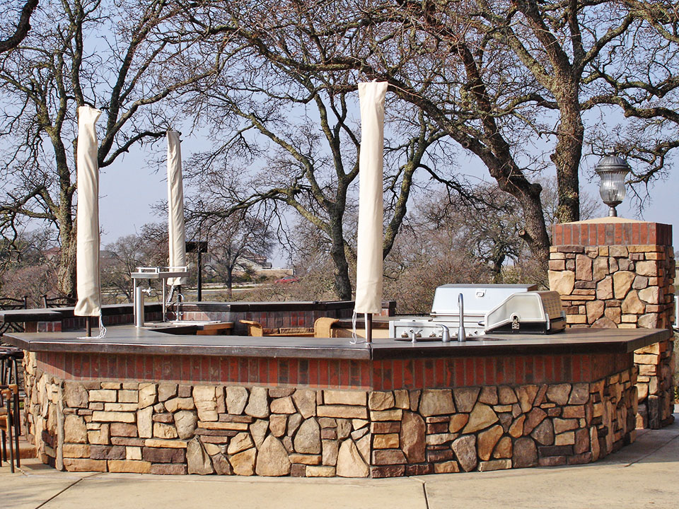 granite-bay-rock-outdoor-kitchen-outdoor-living-capital-landscape-web_1